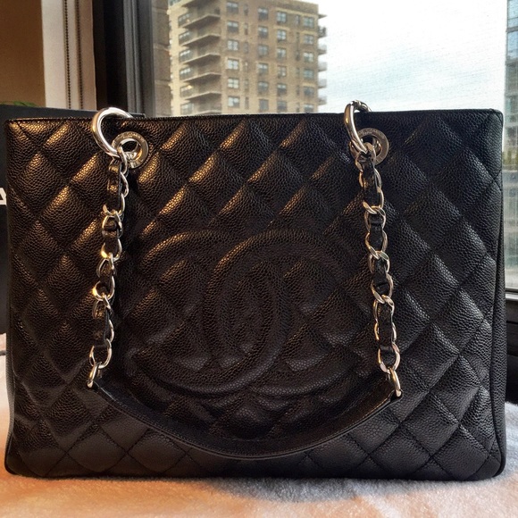 ⛔️SOLD⛔️Chanel GST In Caviar Leather - Picture 2 of 4