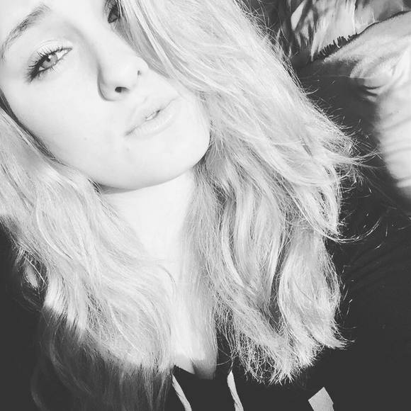 Meet your Posher, Lexy - Picture 1 of 1