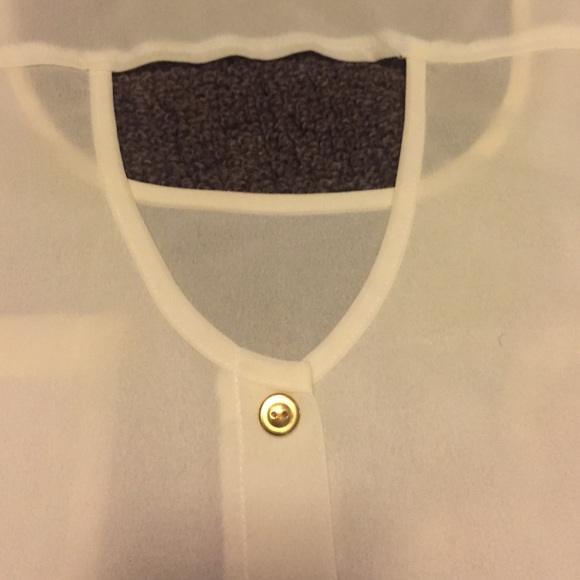 Sheer sleeveless top with cut-out detail - Picture 4 of 4