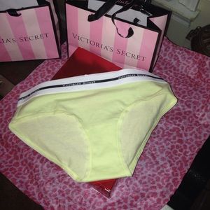 Victoria's Secret Hip Hugger Underwear 👙