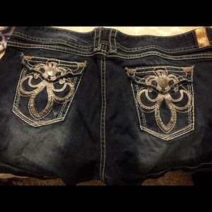 Detailed pocket dark wash plus shorts