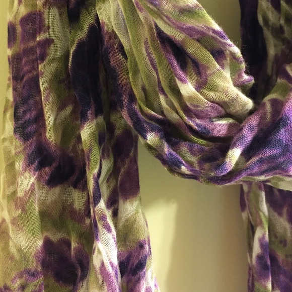 GIFTED - Good used Purple & green scarf - Picture 2 of 4