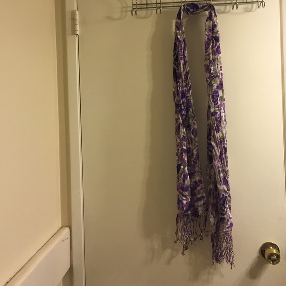 GIFTED - Good used Purple & green scarf - Picture 3 of 4