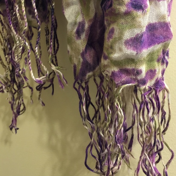 GIFTED - Good used Purple & green scarf - Picture 4 of 4