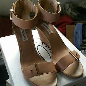 RESERVED Steve madden nude wedges