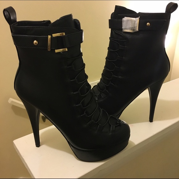 Black boots by JustFab