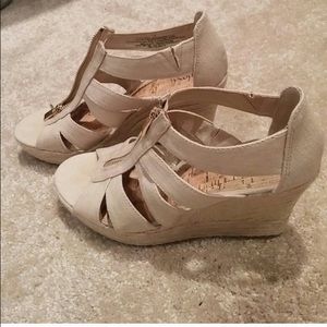 Tan/cream 3in wedge sandal
