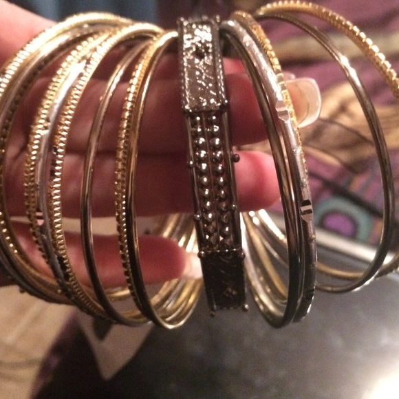 A bundle of 20 bracelets just for Christmas