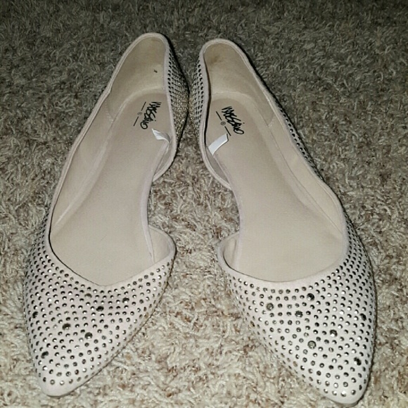 Nude flats