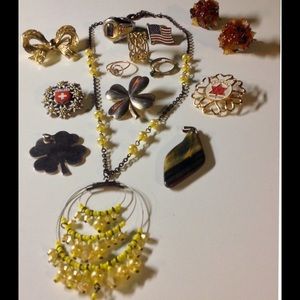 13 piece vintage jewelry lot! Cool variety