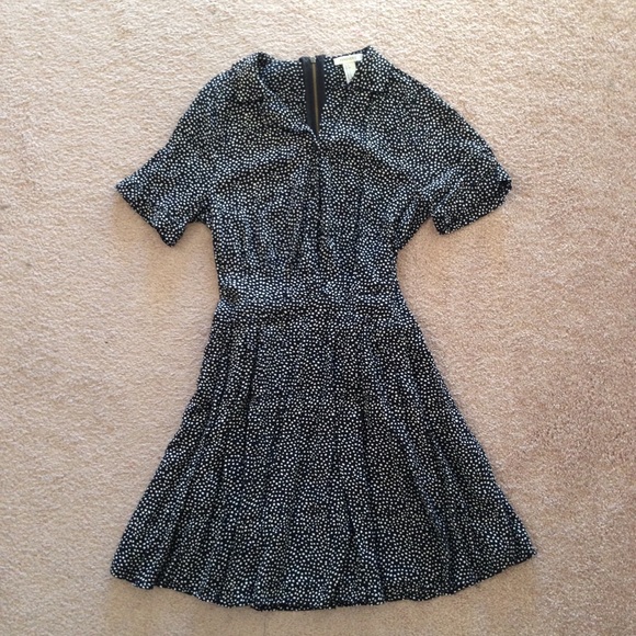Forever 21 Dresses & Skirts - Forever 21 black white polka dot collar zip dress