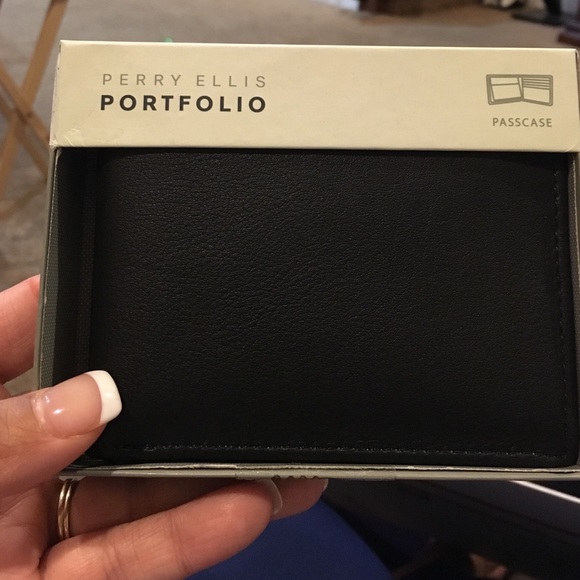 Perry Ellis wallet - Picture 2 of 4