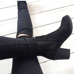❌❌SOLD❌❌ Black suede booties
