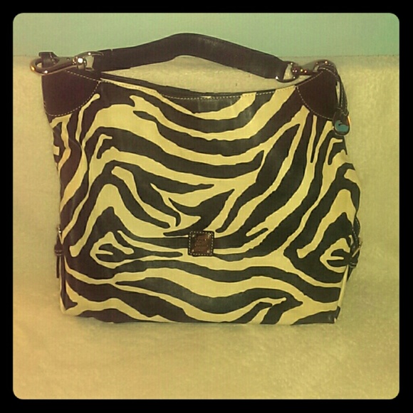 Dooney & Bourke Handbags - 💥FINAL REDUCTION Dooney & Bourke Zebra tote!