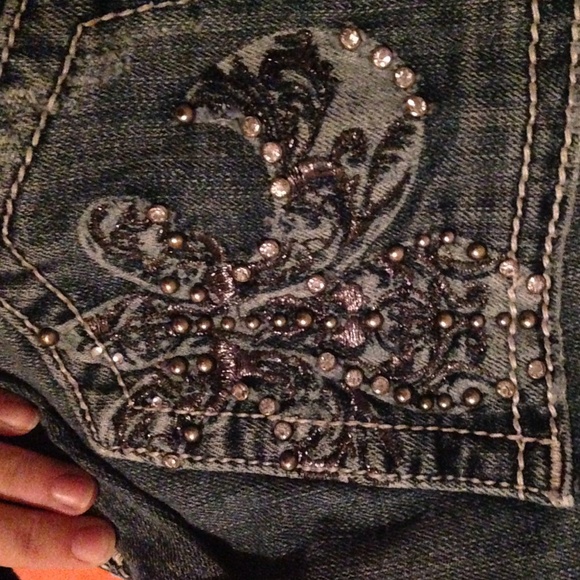 Showing - Picture 3 of 3