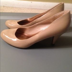 Women's nude low heel