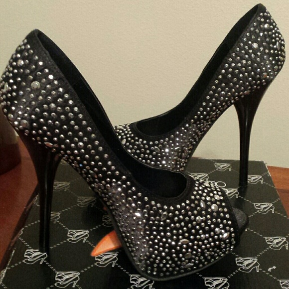 BLACK PLATFORM SHOES WORN ONCE