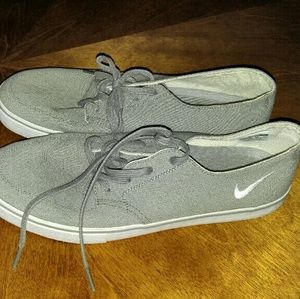 Mens Nike tennis shoes