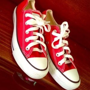 Red chuck Taylor low top