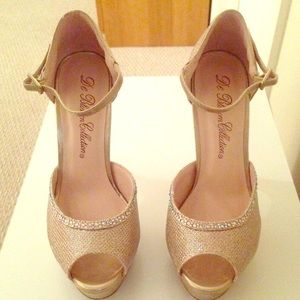 Size 7 gold dressy heels