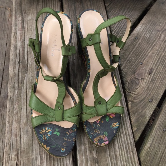 Coclico floral wedges