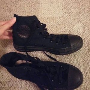 Converse Black Chucks