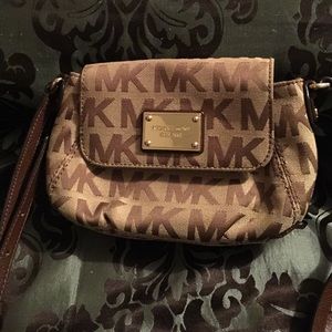 Michael kors crossbody great condition