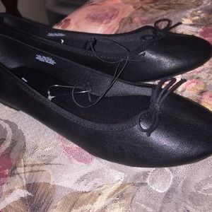 Brand new black flats
