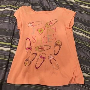 A short sleeve shirt