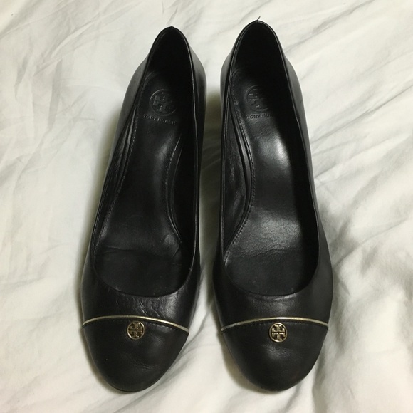 Previously owned Tory Burch wedges size 9