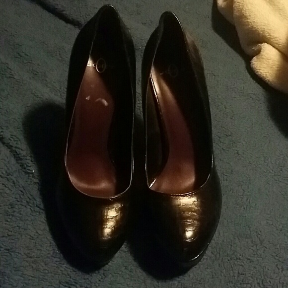 Shoes - Picture 2 of 3