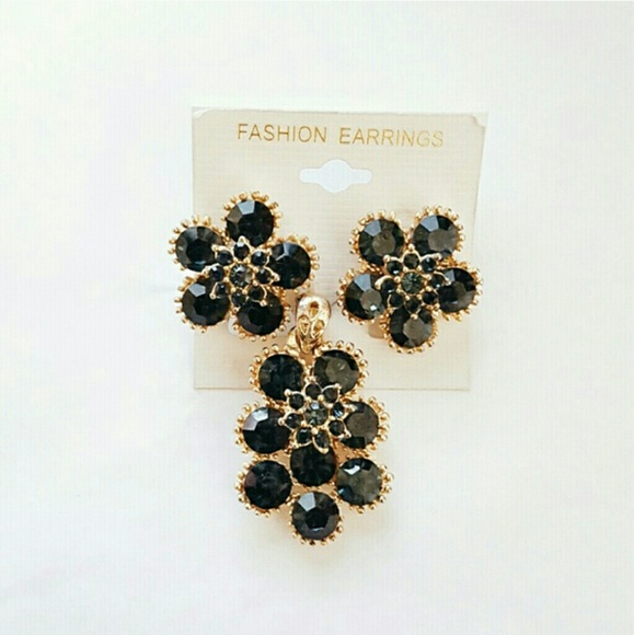 Navy Blue and Gold Flower Necklace and earrings