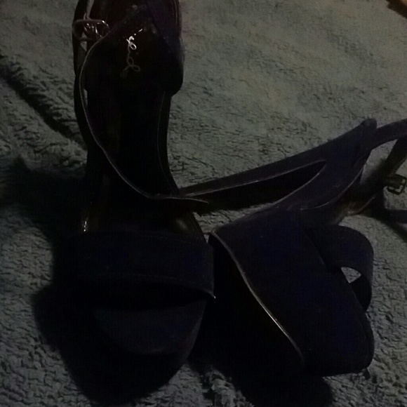 Shoes - Picture 1 of 2