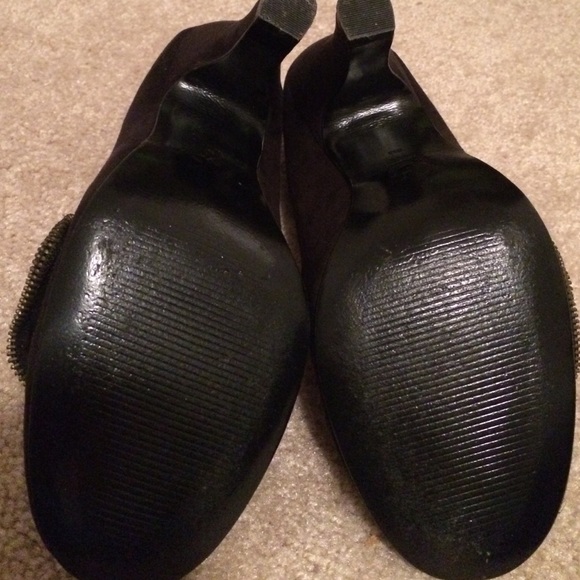 Guess black suede heels😍 LIKE NEW! - Picture 3 of 4