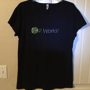 NWOT "IT WORKS" very comfortable tshirt