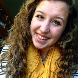 Meet your Posher, Cassandra