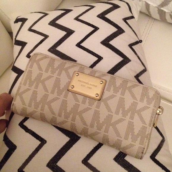 Authentic Michael Kors purse, wristlet & wallet - Picture 3 of 3