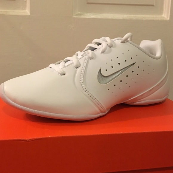 le scarpe nike da donna iii inserire cheerleader scarpa poshmark le scarpe nike da donna iii inserire cheerleader scarpa poshmark
