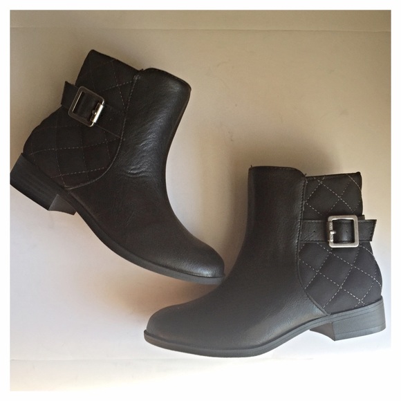 NIB Nine West Quilted Girls Bootie
