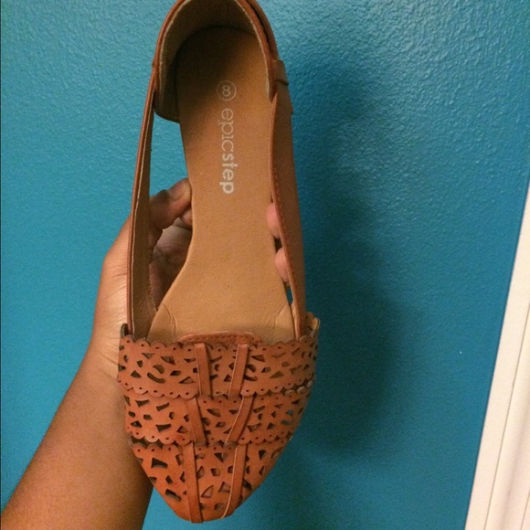 BROWN MOCCASIN FLATS! SIZE 8.