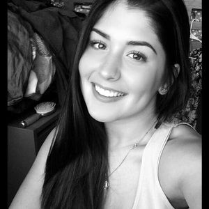 Meet your Posher, Andreina