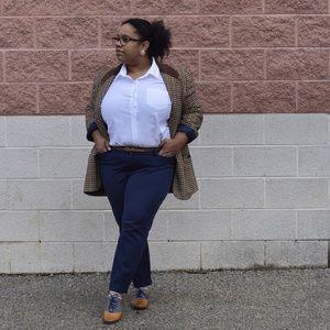 Meet your Posher, Adrienne