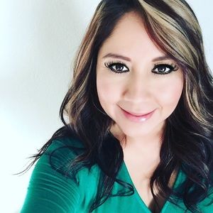 Meet your Posher, Cristela