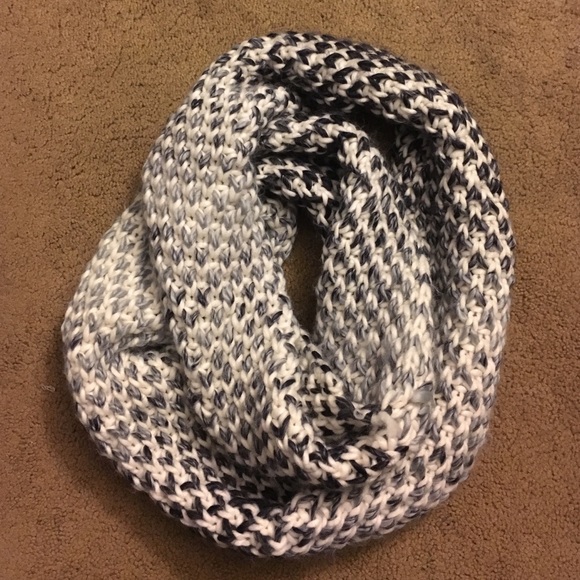 ❌Sold❌ Infinity scarf