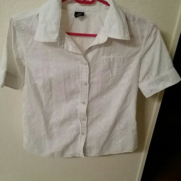 Gap eyelet 100% cotton button down