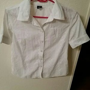 Gap eyelet 100% cotton button down