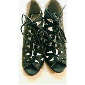 Zigzag lace up heels