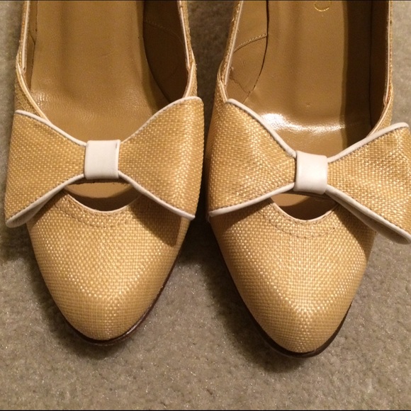 Valentino Rattan Tan Heel SALE🎈🎈🎈🎈 - Picture 2 of 3
