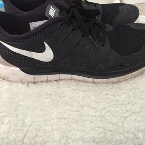 Black NIKE FREE RUNS 5.0!