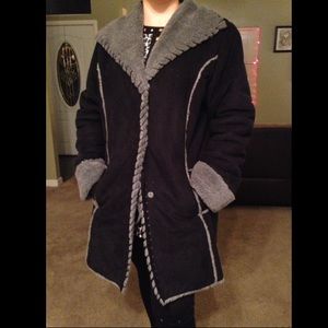Black winter coat. Faux fur warm and fancy Like New